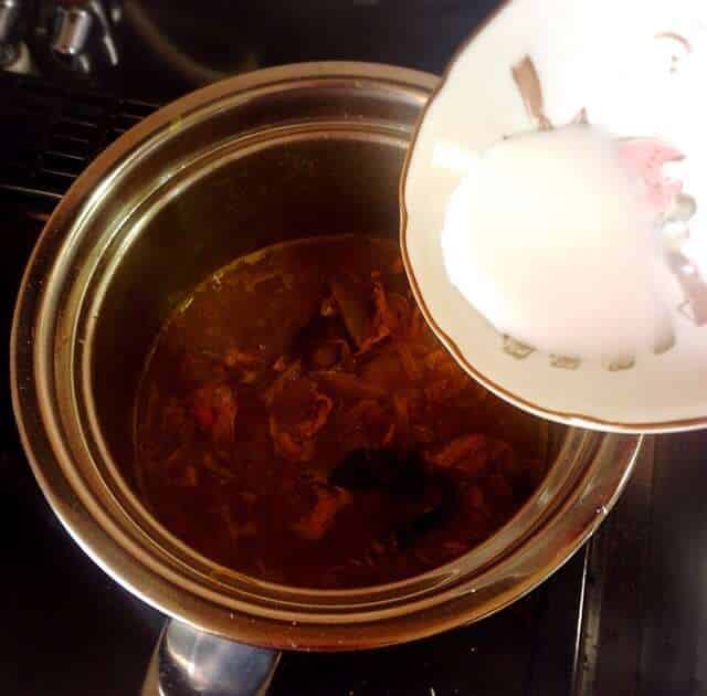 葛粉を加えます