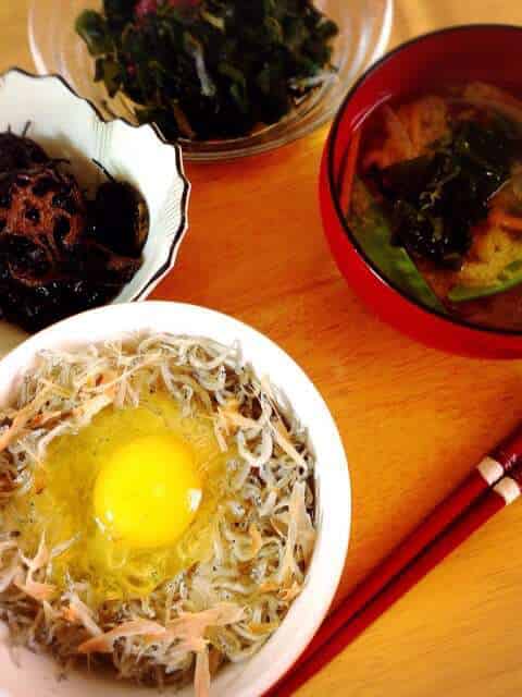しらすと鰹節の卵かけご飯