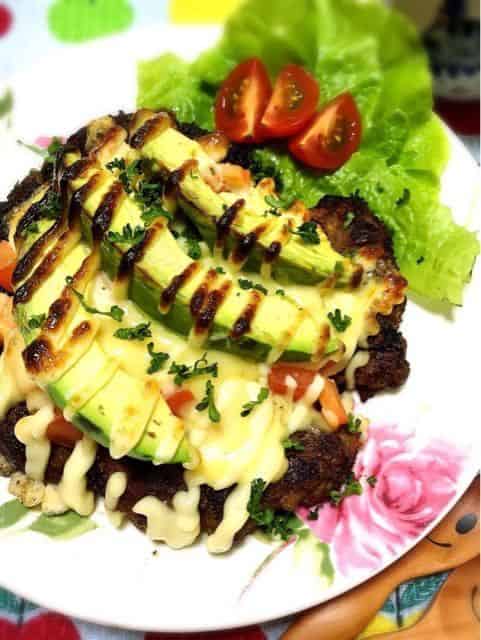 アボカドハンバーグピザ