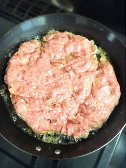 グリルパンでハンバーグを焼く