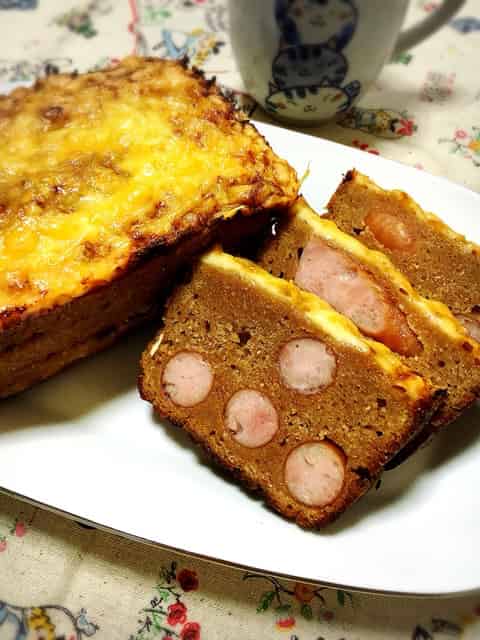 ライ麦とソーセージのケークサレ