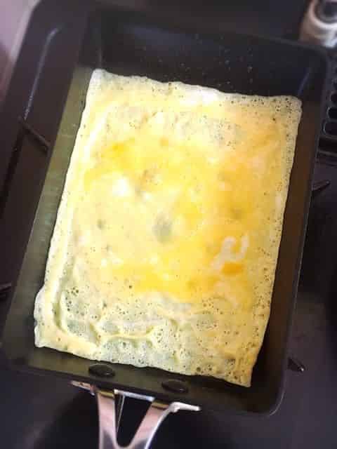 薄焼き卵を作る