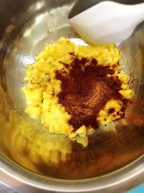 バナナにココアを加える