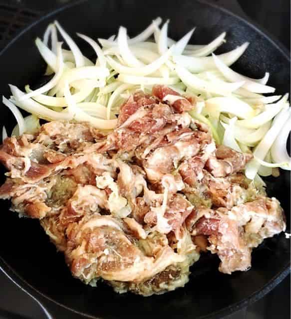 ラム肉を炒めます