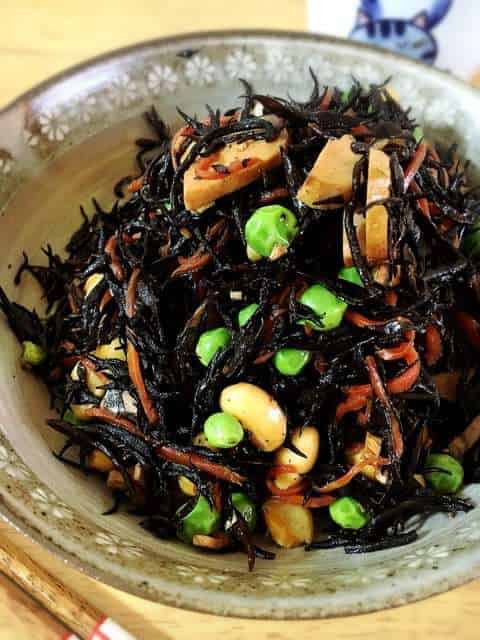 グリーンピース入りひじきの煮物