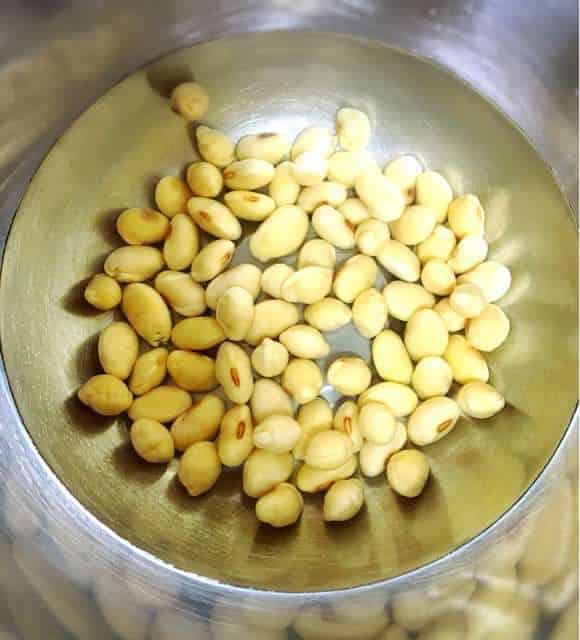 大豆を浸水させる