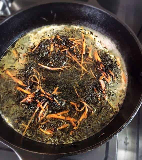 水を加えて炊く