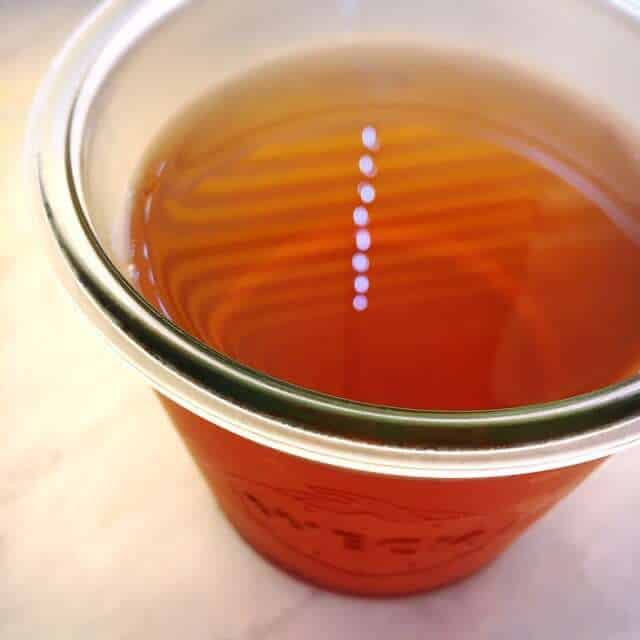 梅酢はガラス瓶に入れて保存