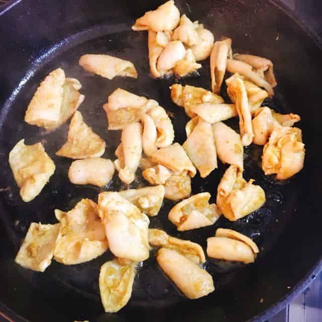 鶏皮を焼きます