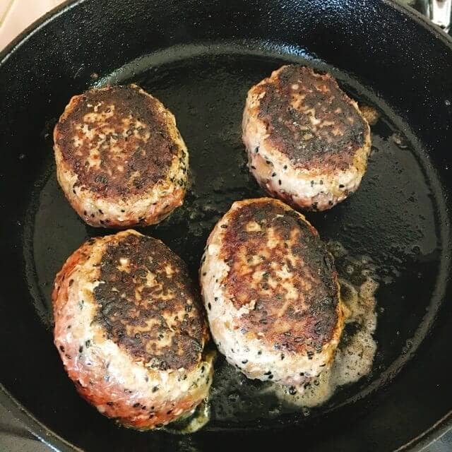 ハンバーグを焼きます