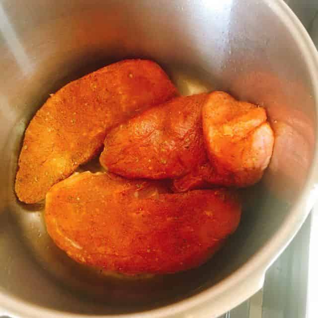 活力鍋で豚もも塊肉を焼き付ける