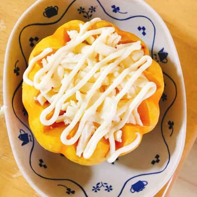 チーズ、マヨネーズをトッピング