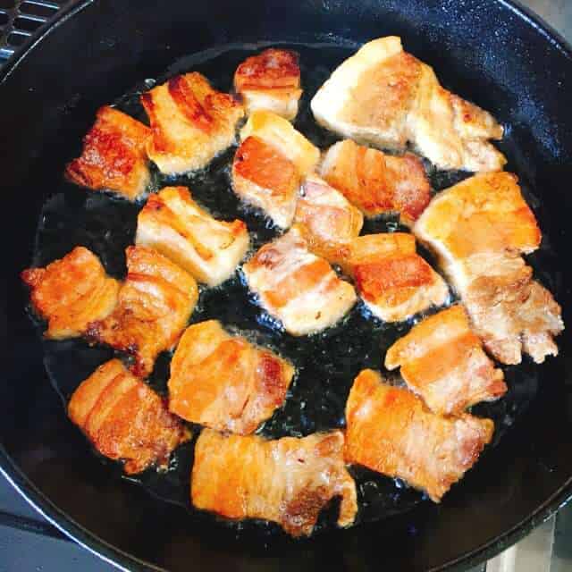 蒸し豚を焼く