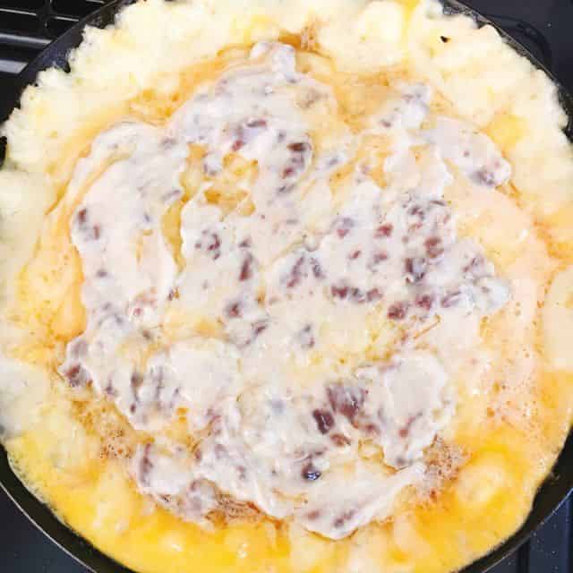 アンチョビマヨを塗ります