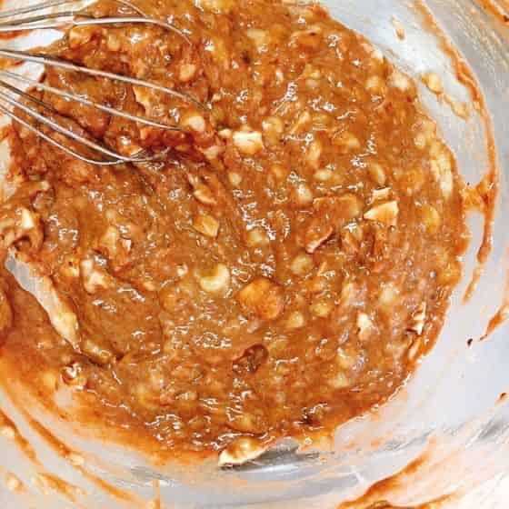 泡立て器で混ぜる