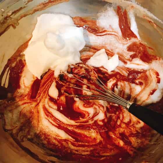 残りのメレンゲを混ぜる