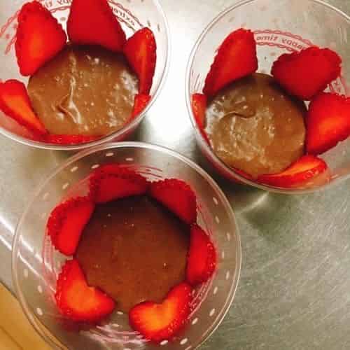 イチゴを貼り付ける