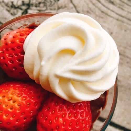 無糖ホイップを絞る