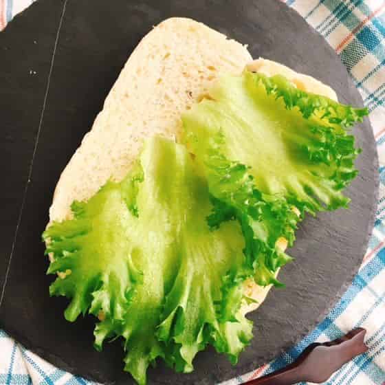 レタスを乗せます