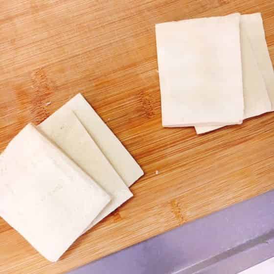 高野豆腐1枚を3枚にスライス