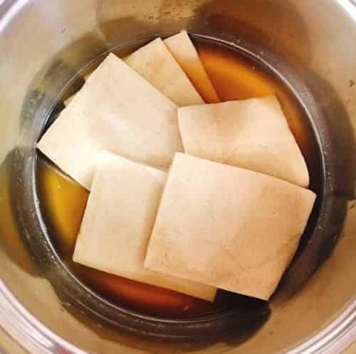 切り口に煮汁を吸わせる