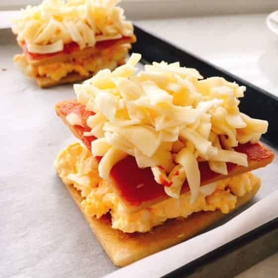 チーズを乗せる