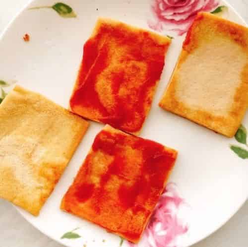 高野豆腐にトマトケチャップを塗る
