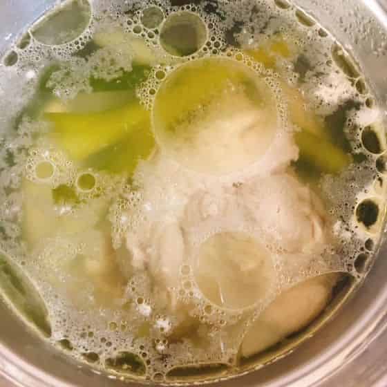 茹でて取り出します