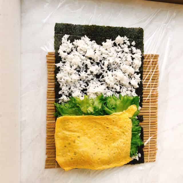 海苔、ご飯、レタス、卵