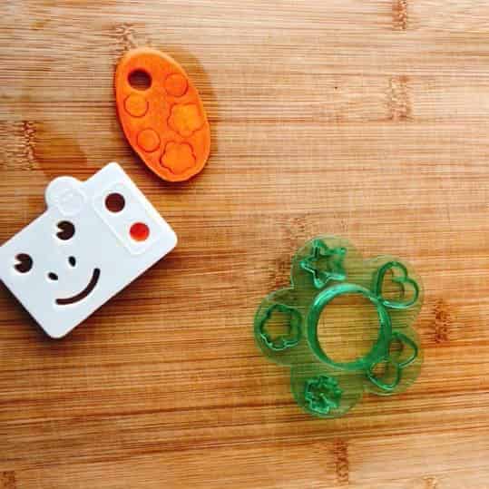 茹でたにんじんと抜き型