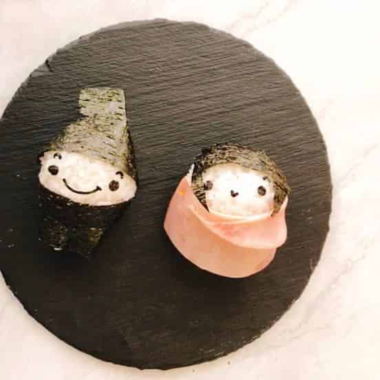 海苔を貼って髪の毛を作る