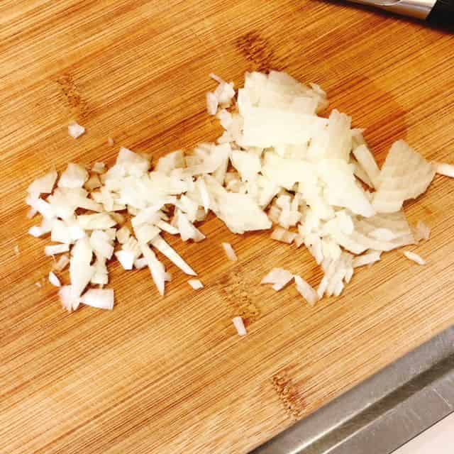 みじん切りした玉ねぎ