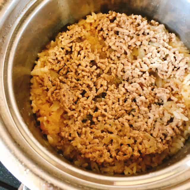 ひき肉の炊き込みご飯出来上がり