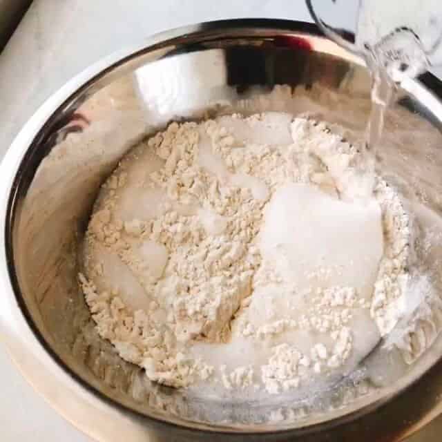 炭酸水を加える