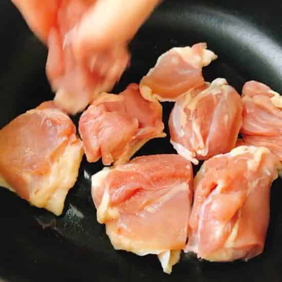 鶏肉を焼きます