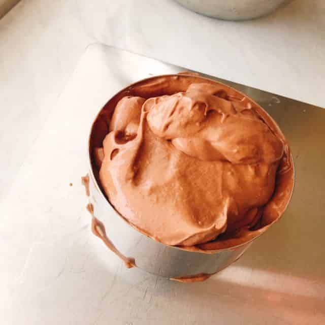 残りの生地を流す