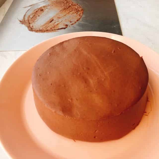 スパテラを使って皿に移動