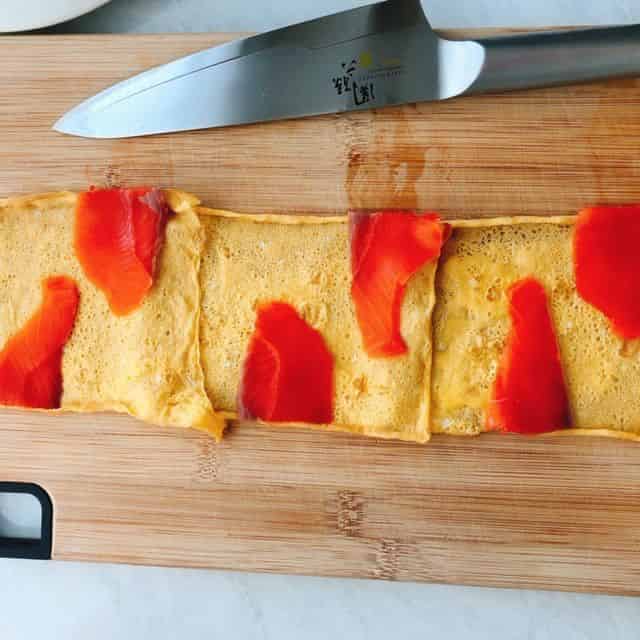 サーモンを並べる