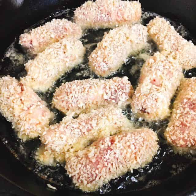 肉を並べ入れてから点火します