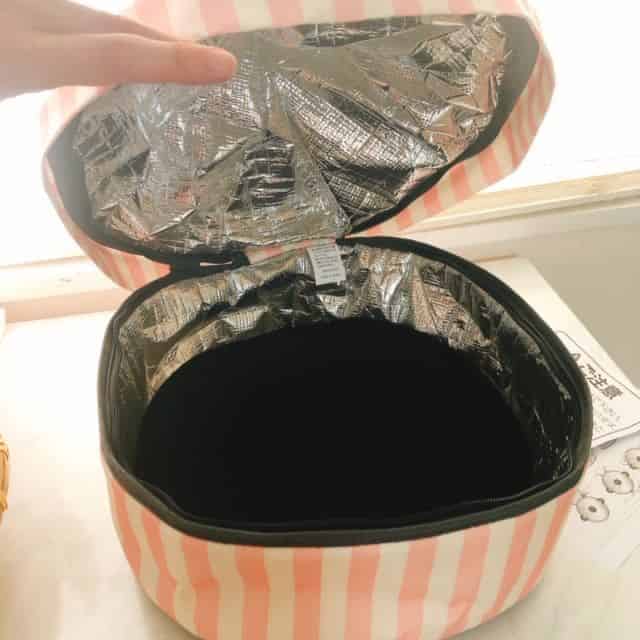 鍋を保温カバーに入れます