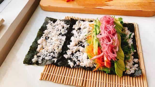 順に具材をのせる