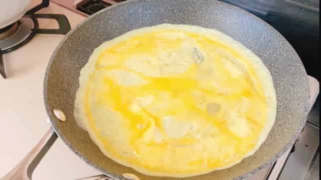 卵液を流し入れる