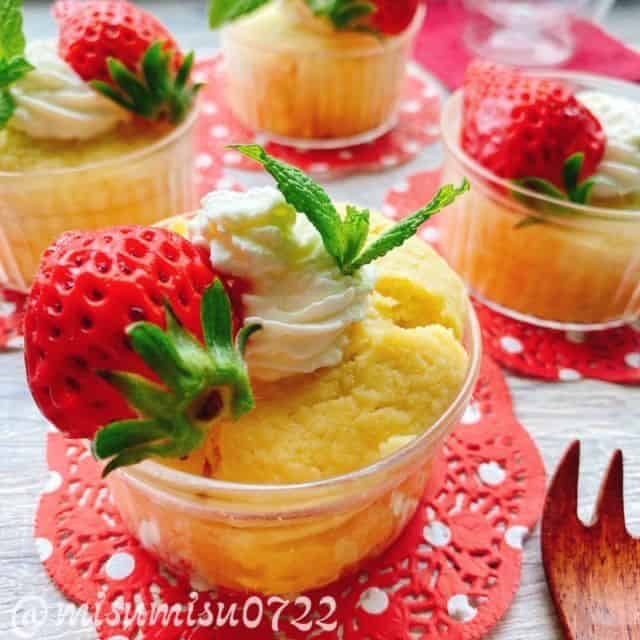 低糖質チーズ蒸しパン・イチゴ乗せ