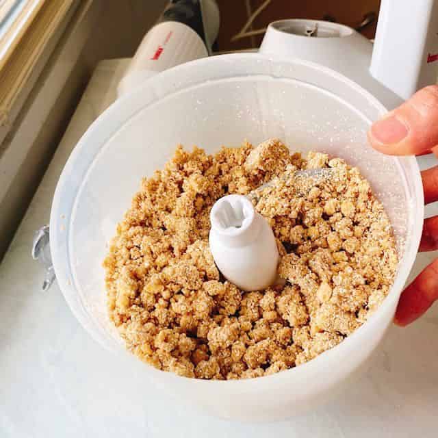 バターを加えて攪拌します