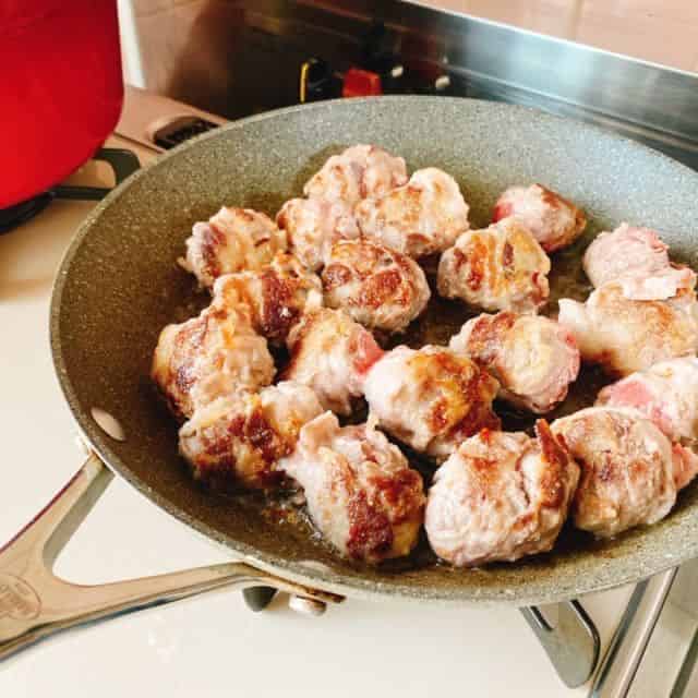 焼き色がついたら向きを変えます
