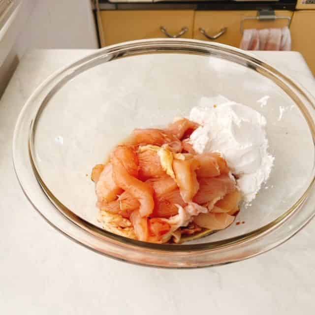 片栗粉を加え混ぜます
