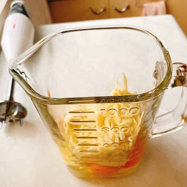 バーミックスのジャーに材料を入れる