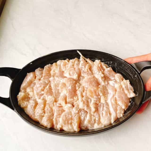 耐熱皿にささみを並べます