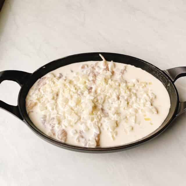 生クリームを注ぎます