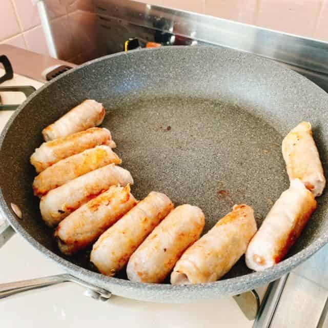 全面に焼き色をつけます